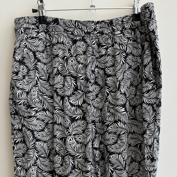 H&M Black and White Feather Print Ankle Pants, Fun Flowy Pants, Size 12 - Picture 2 of 15